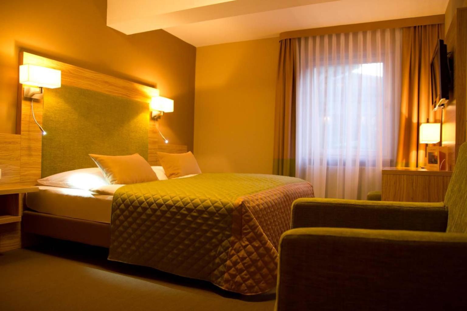 Altes Kurhaus Landhotel Trabelsdorf ภายนอก รูปภาพ